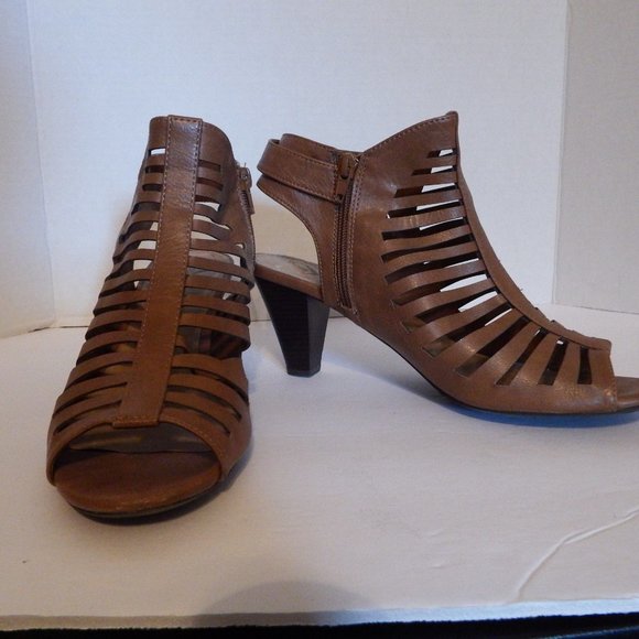 Madeline Shoes - Madeline Wellington Shoes Size 9.5M
